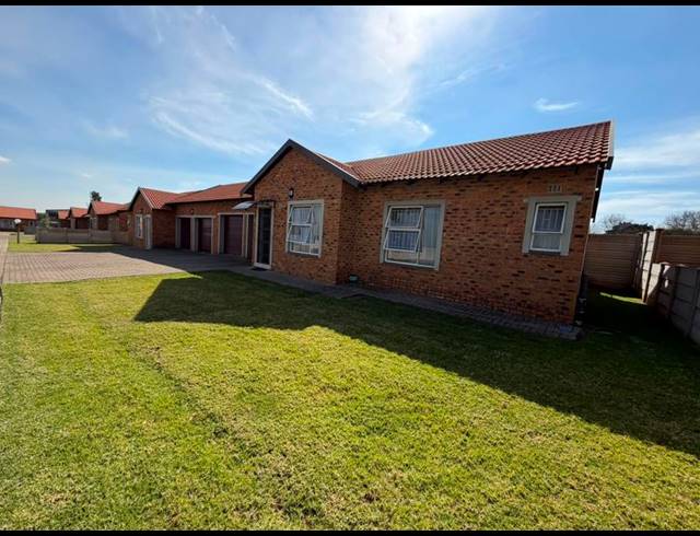 2 BEDROOM TOWNHOUSE FOR SALE IN RIVERSDALE